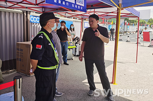 今日，学校喜迎七千新生