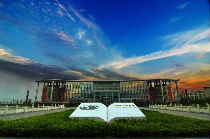 西南政法大学立体教学质量保障体系 培养新时代法治人才-媒体看西政