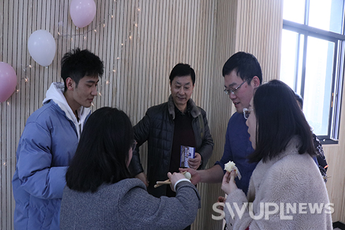 商学院“暖冬可爱，寅在22”迎新园游会顺利举办